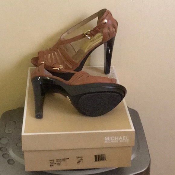 Michael Kors size 10 - Picture 2 of 2